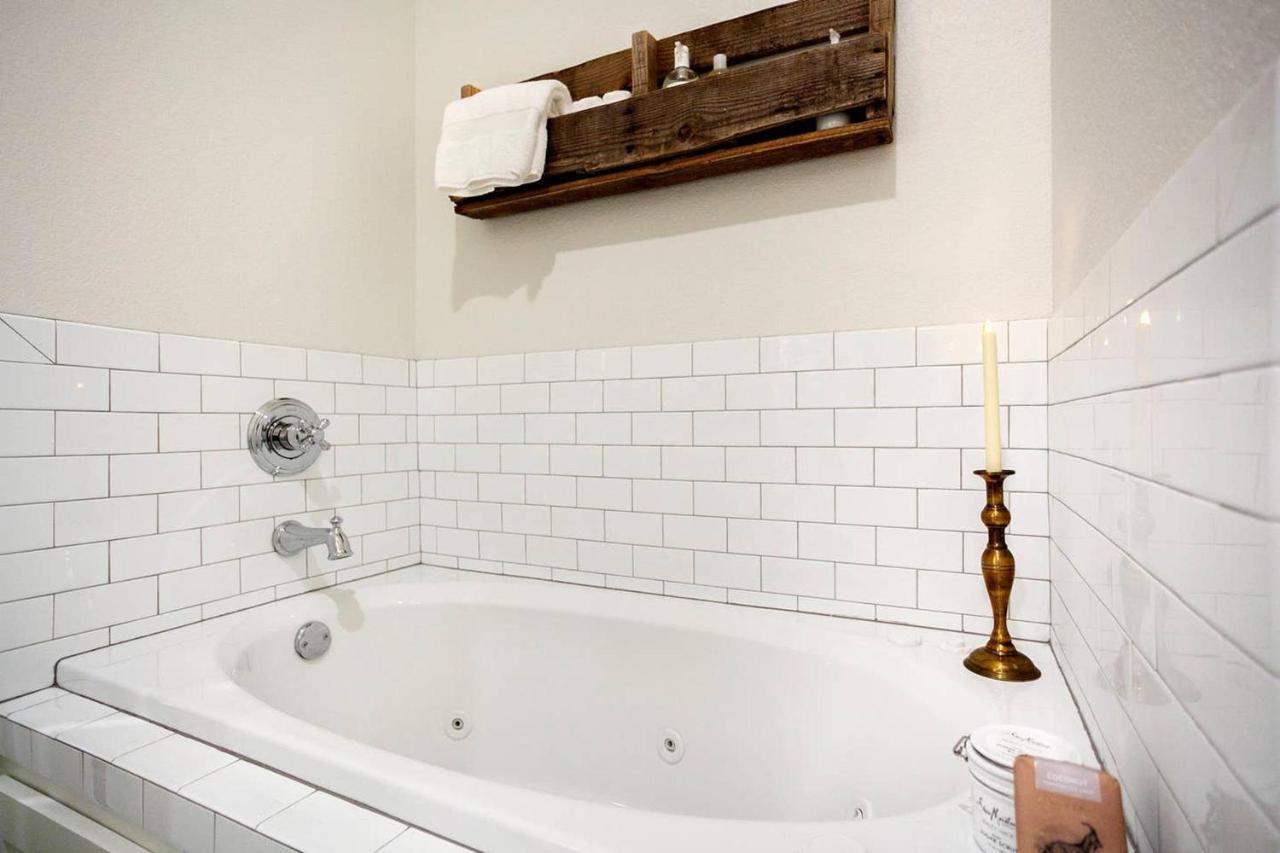 The Sofay Farmhouse - 1 Mile From U Of A - Luxury Amenities เฟย์เอตต์วิลล์ ภายนอก รูปภาพ